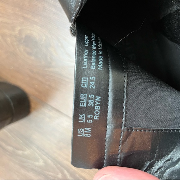 Naturalized Robyn Booties size 8 - Picture 3 of 6